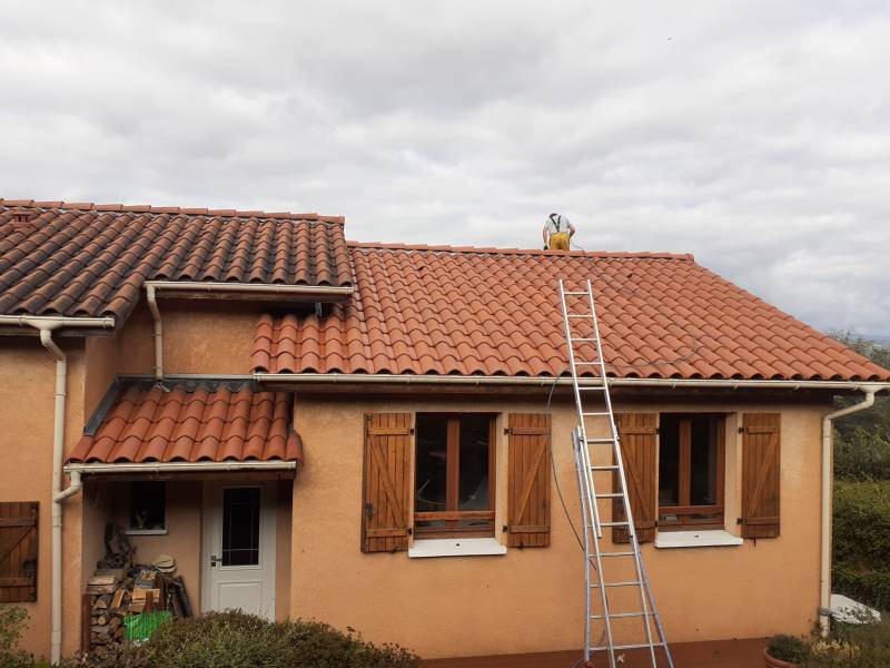 Lavage Traitement des tuiles terre cuite à Lissieu dans l'Ouest Lyonnais