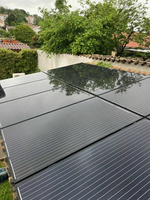Nettoyage de panneaux photovoltaïques à Dardilly dans l'Ouest lyonnais, près de Lyon : Prix de 1€ à 30€ par panneau