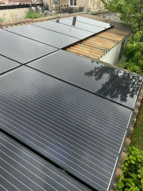 Robot nettoyeur de panneaux solaires à Neuville-sur-Saône en Rhône-Alpes, près de Lyon : Nettoyez jusqu'à 1500 m² par heure en toute sécurité !