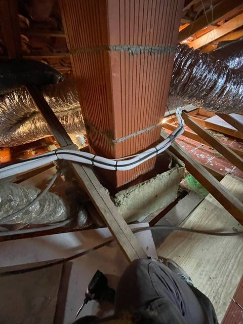 Isolation des combles perdus autour de Limonest : pourquoi faire appel à un artisan RGE local