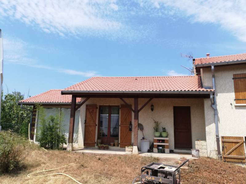 Nettoyage de toiture avec traitement sur la Commune du Bois d'oingt