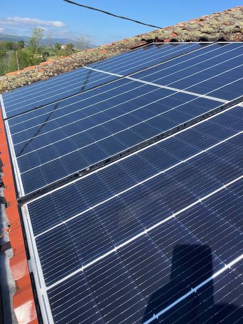 Particuliers et professionnels à Dardilly dans l'Ouest lyonnais, près de Lyon : Maximisez le rendement de vos panneaux solaires grâce au nettoyage par robot