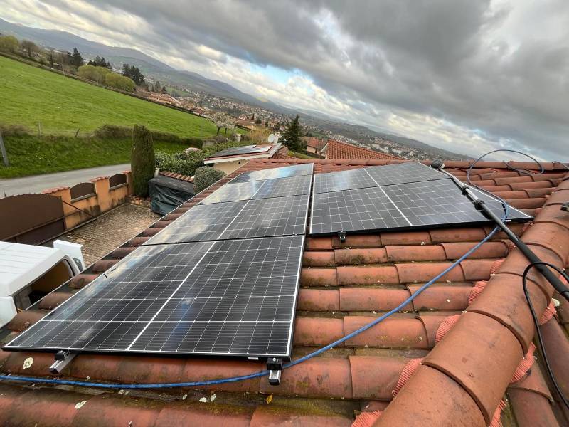 Plateformes agricoles et abris de parking dans les Communes des Monts d'Or lyonnais, près de Lyon : L'efficacité de notre robot de lavage photovoltaïque