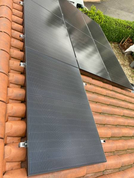 Travaux de nettoyage de panneaux photovoltaïques sur la région Lyonnaise