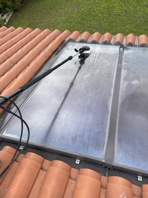 À quelle fréquence faut-il nettoyer ses panneaux photovoltaïques dans l'Ouest Lyonnais ?