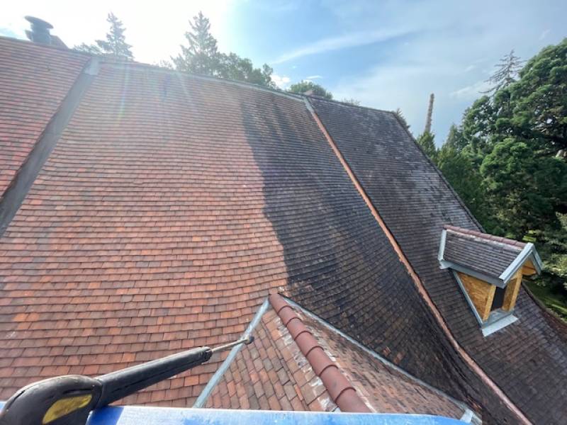 Pourquoi nettoyer votre toiture à Dommartin