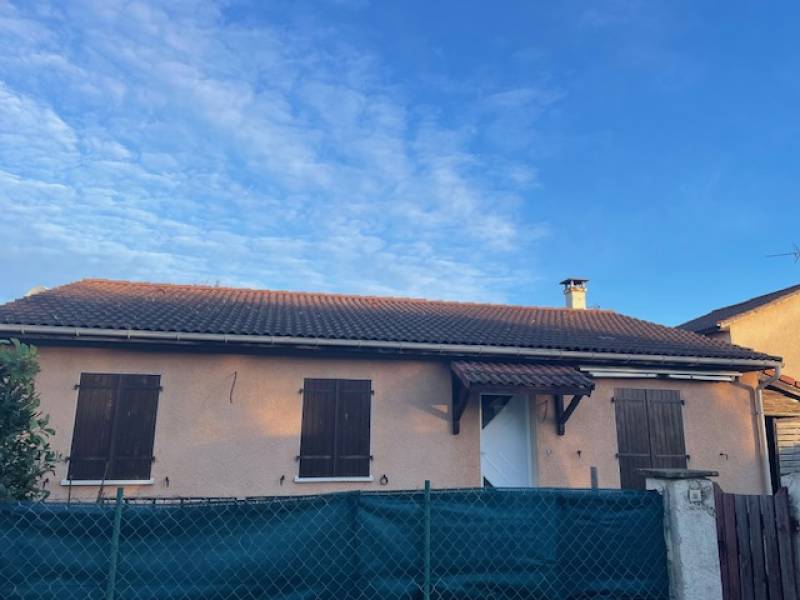 Nettoyage traitement de votre toiture sur la commune de Charnay