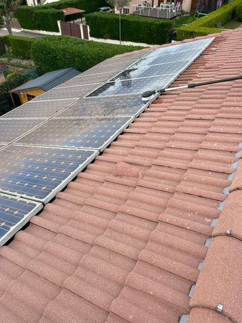 Après le lavage de toiture