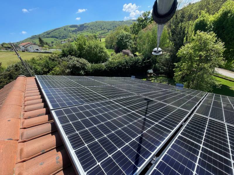 Nettoyage robotisé de panneaux solaires : la solution innovante pour l'Ouest Lyonnais
