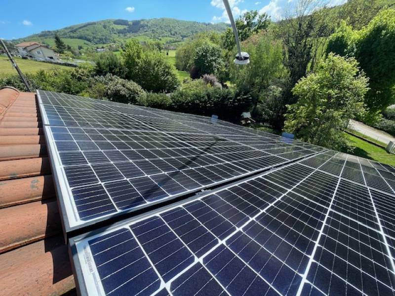 Nettoyage robotisé de panneaux solaires : la solution innovante pour l'Ouest Lyonnais