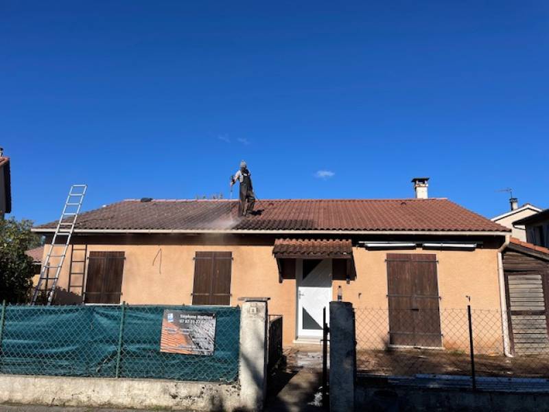 Nettoyage traitement de votre toiture sur la commune de Charnay