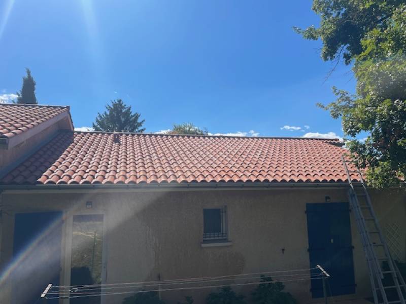 Réglementation : Travaux de toiture et règles de voisinage à Marcy-l'Étoile près de Lyon.