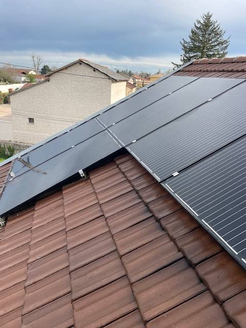 Pourquoi nettoyer vos panneaux Photovoltaïques dans l'Ouest Lyonnais ?
