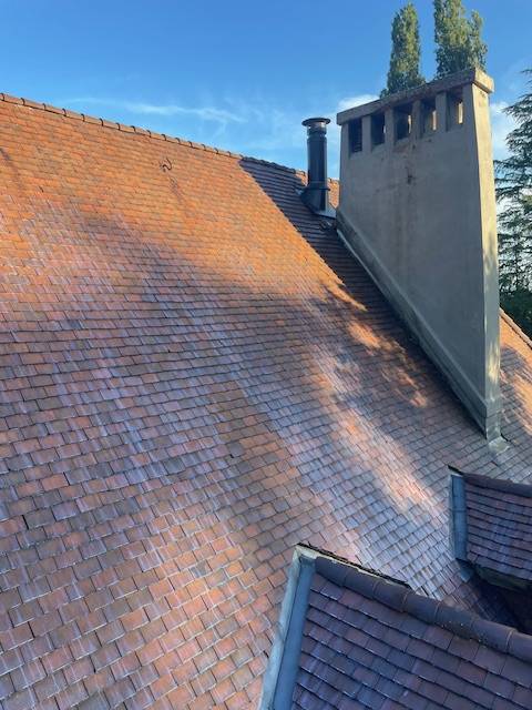 Pourquoi nettoyer votre toiture à Dommartin