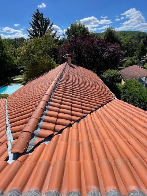 Réglementation : Travaux de toiture et règles de voisinage à Marcy-l'Étoile près de Lyon.