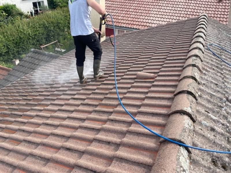 Produits : Traitement anti-mousse et hydrofuge après nettoyage à Sainte-Foy-lès-Lyon près de Lyon.