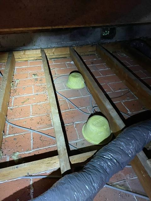  cache spot aux normes