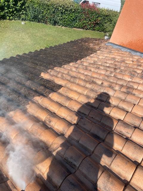 Sécurité et nettoyage de toit : les précautions indispensables pour les maisons à Limonest près de Lyon.