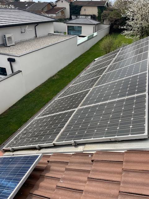 Nettoyage de panneaux Photovoltaïques sur la commune de La Tour de Salvagny